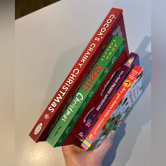 Kids Christmas book lot *Like New* Nibbles plus more - Picture 3 of 4